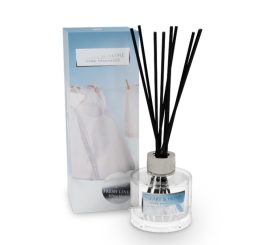 00276310303-Reed-Diffuser-Fresh-Linen-1.jpg